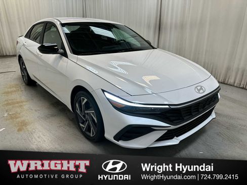 Used 2025 Hyundai Elantra SEL w/ Cargo Package image 1