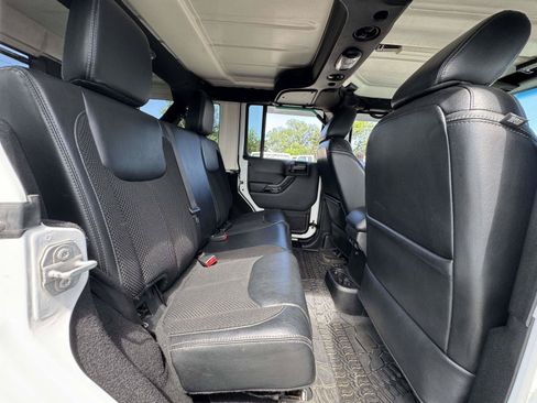 Used 2017 Jeep Wrangler Unlimited Sahara AWD/4WD image 16