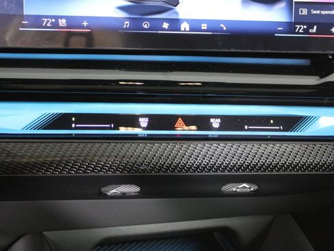 New 2026 BMW 540i xDrive w/ M Sport Package image 25