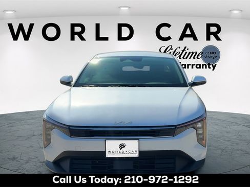 Certified 2025 Kia K4 image 8