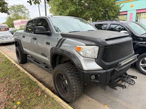 Used 2017 Toyota Tundra SR5 w/ SR5 Upgrade Package AWD/4WD image 2
