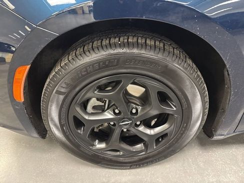 Used 2022 Chrysler Pacifica Touring-L w/ Uconnect Theater Family Group image 41