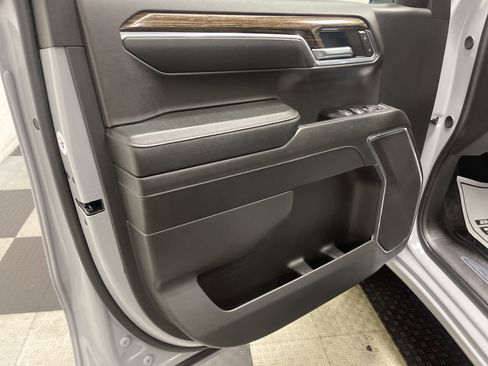 Used 2024 GMC Sierra 1500 SLE image 10