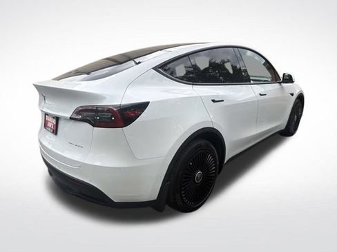 Used 2021 Tesla Model Y Long Range AWD/4WD image 5