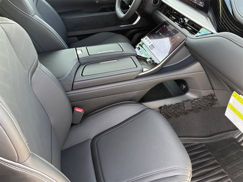 New 2026 INFINITI QX80 Luxe image 12