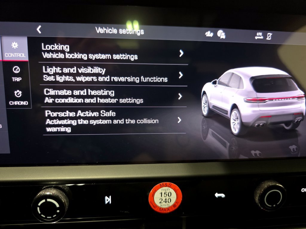 Certified 2026 Porsche Macan AWD/4WD image 35