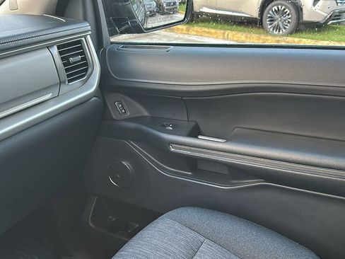 Used 2023 Ford Expedition XLT image 28