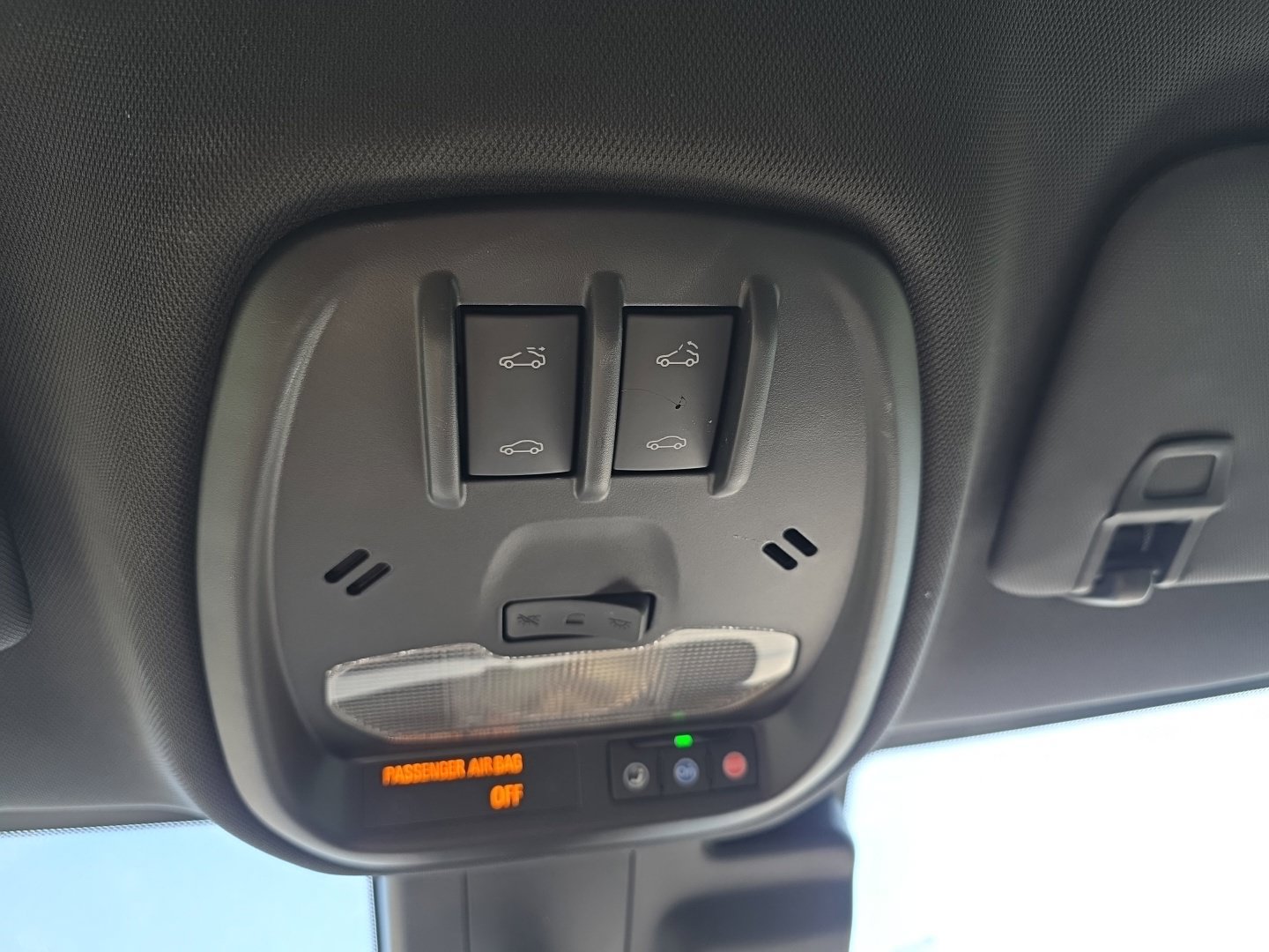 Used 2024 Chevrolet Trax RS w/ Sunroof Package FWD image 18