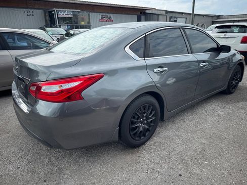 Used 2017 Nissan Altima 2.5 S w/ Power Driver Seat Package FWD image 5
