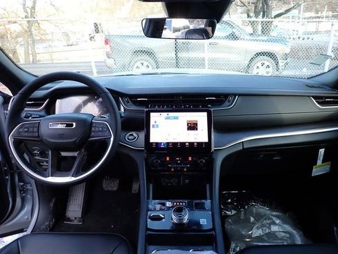 New 2025 Jeep Grand Cherokee Limited w/ Black Appearance Package AWD/4WD image 14