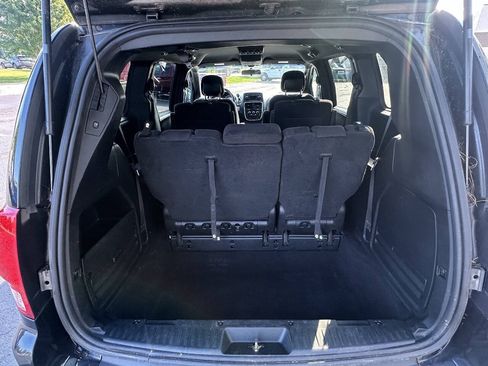 Used 2014 Dodge Grand Caravan SXT w/ Blacktop Package FWD image 18
