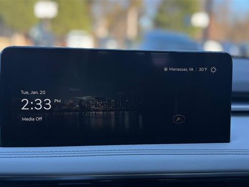 Used 2025 Genesis G70 2.5T image 31