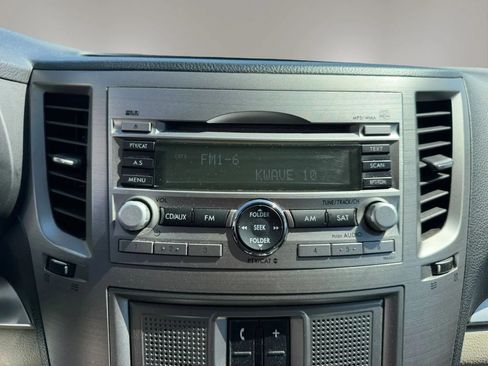 Used 2011 Subaru Outback 2.5i Premium AWD/4WD image 23