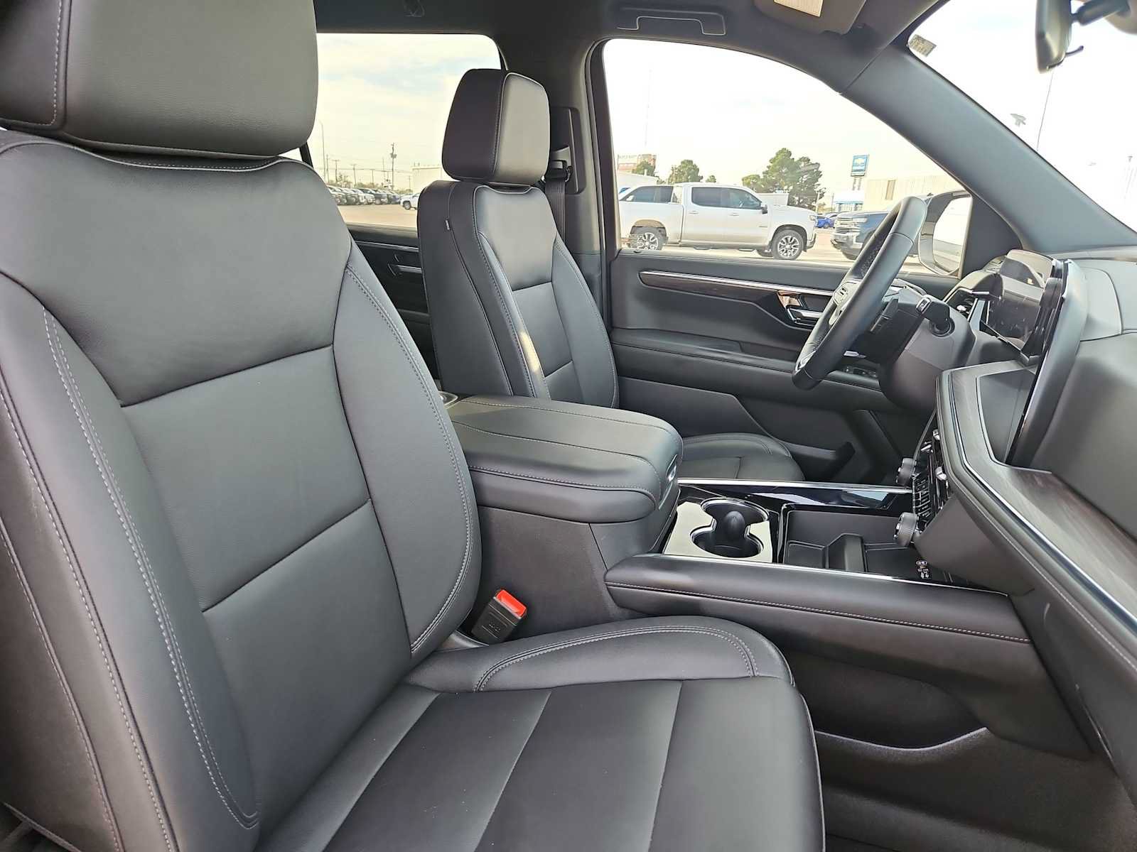 Used 2025 Chevrolet Tahoe LT RWD image 18