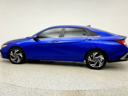 Used 2024 Hyundai Elantra SEL w/ Convenience Package image 8