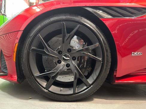 Used 2019 Aston Martin DBS Superleggera image 11