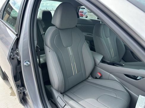 New 2026 Hyundai Elantra Sport FWD image 22