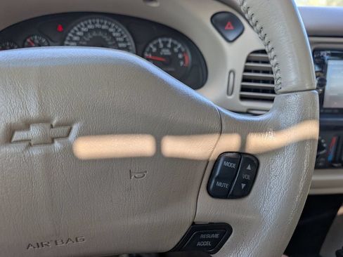 Used 2005 Chevrolet Impala SS w/ Preferred Equipment Group FWD image 23