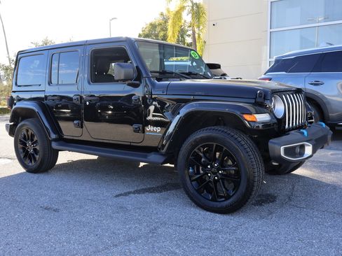 Used 2023 Jeep Wrangler Sahara w/ Cold Weather Group image 12