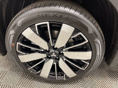 New 2025 Mitsubishi Outlander SE image 31