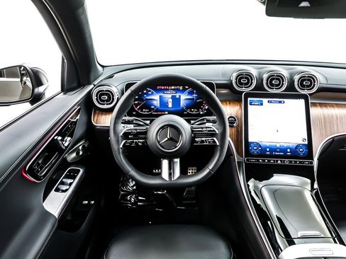 New 2025 Mercedes-Benz GLC 350e 4MATIC image 4