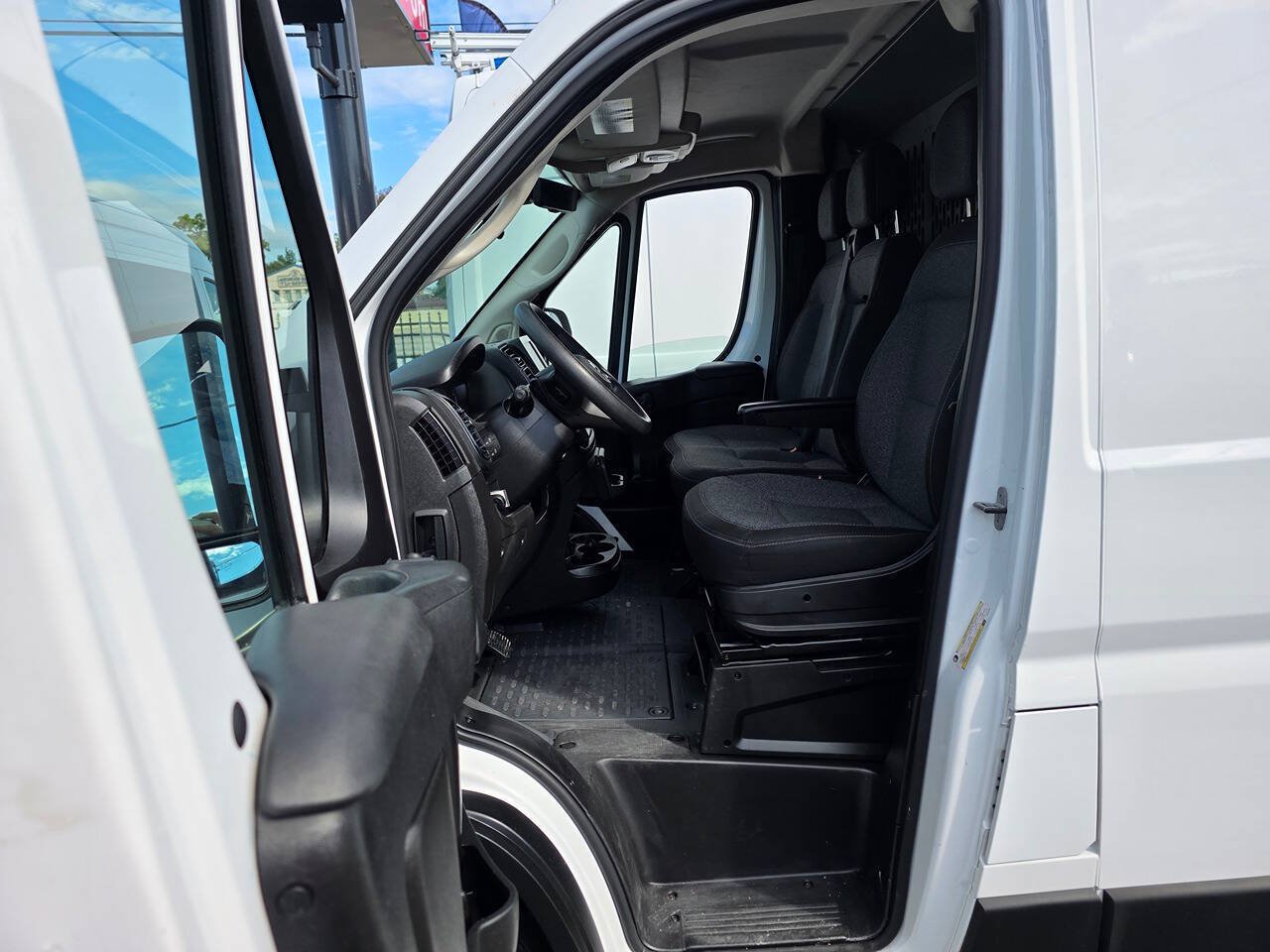 Used 2023 RAM ProMaster 3500 w/ Convenience Group FWD image 17