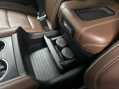 Used 2023 Chevrolet Suburban High Country image 25