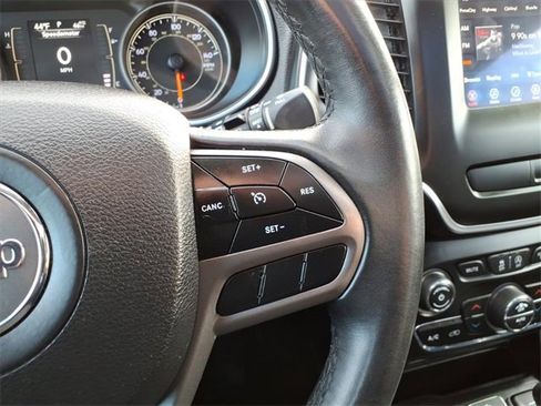 Used 2019 Jeep Cherokee Latitude Plus w/ Comfort/Convenience Group image 23