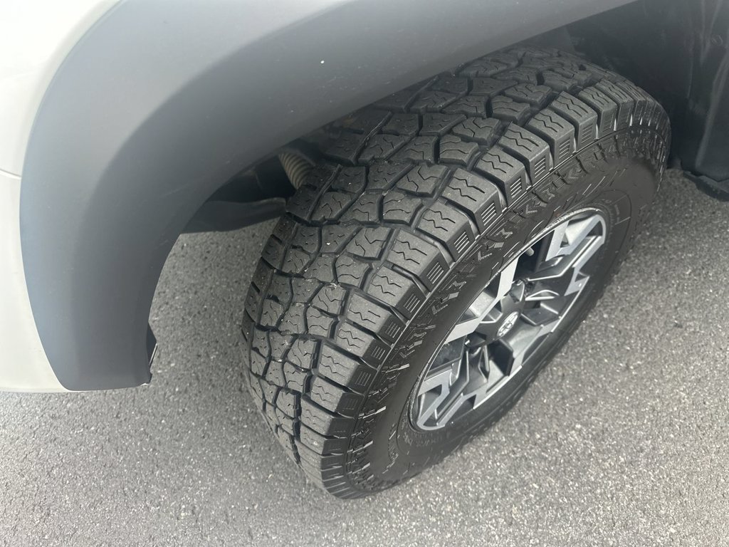 Used 2021 Toyota Tacoma TRD Off-Road w/ Technology Package AWD/4WD image 16