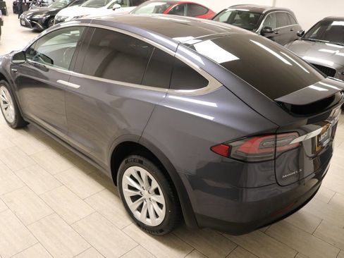 Used 2018 Tesla Model X 75D image 96