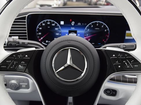 Used 2026 Mercedes-Benz Maybach GLS 600 4MATIC image 24