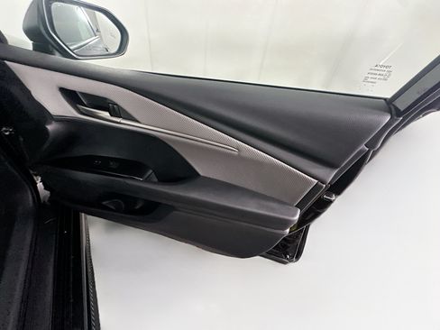 Used 2025 Toyota Camry SE FWD image 31