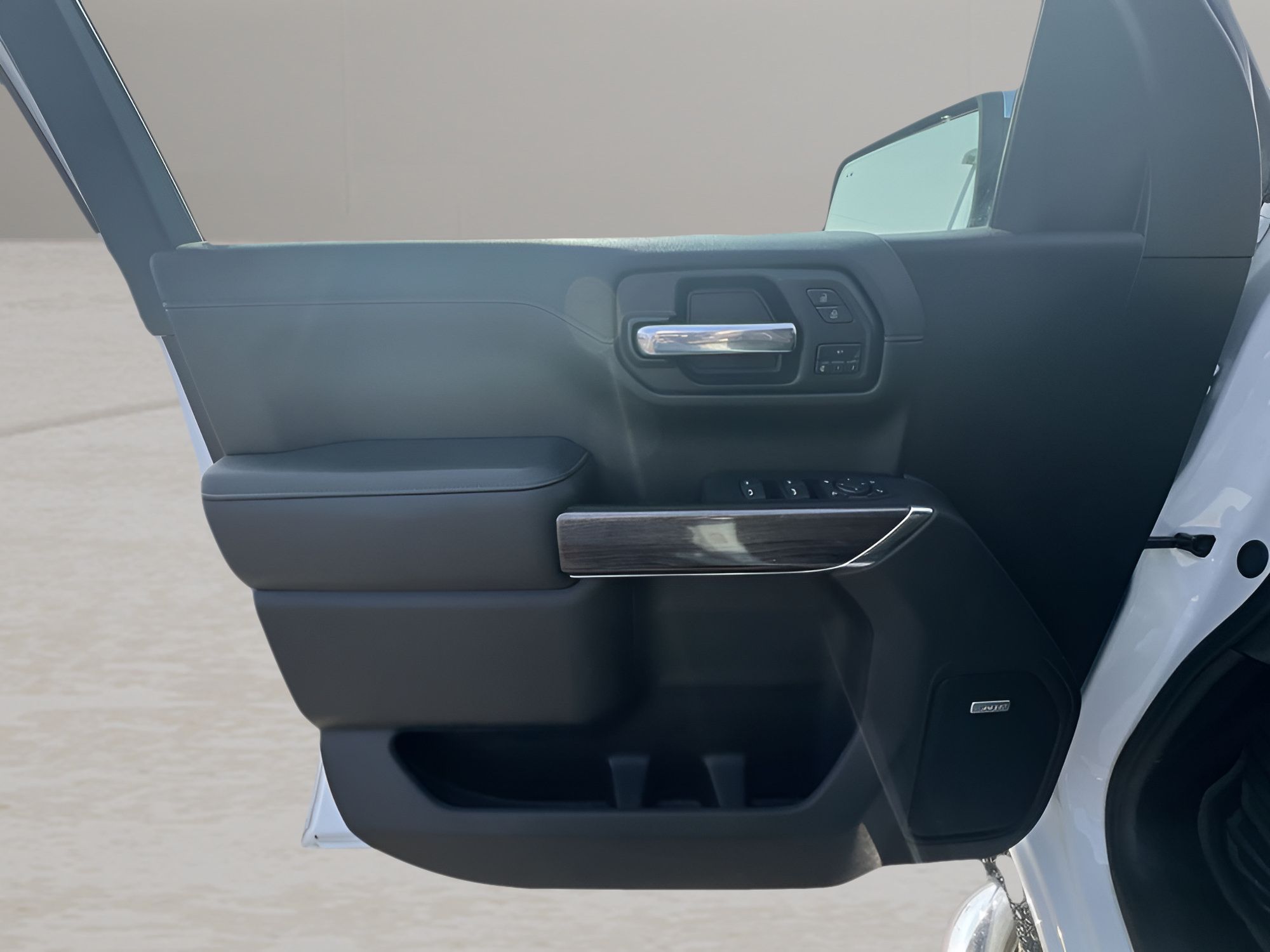 Certified 2022 Chevrolet Silverado 1500 LTZ AWD/4WD image 22
