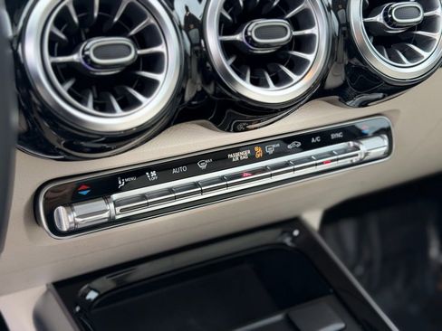Used 2022 Mercedes-Benz GLB 250 4MATIC image 19