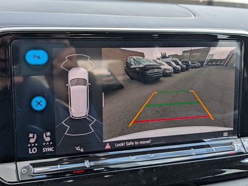 New 2026 Volkswagen Atlas SE image 13