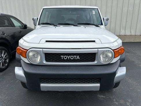 Used 2014 Toyota FJ Cruiser 4WD w/ Convenience Package image 2