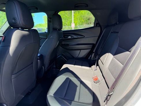 Used 2023 Chevrolet TrailBlazer RS FWD image 24