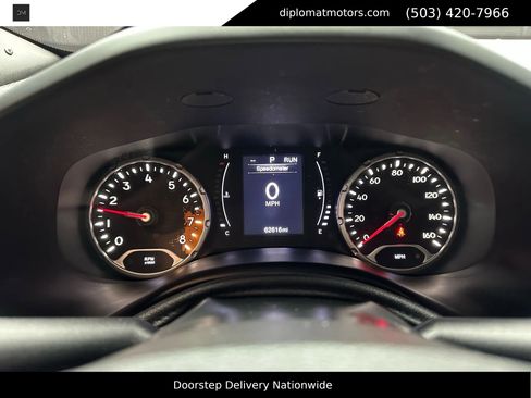 Used 2018 Jeep Renegade Latitude w/ Popular Equipment Group image 34