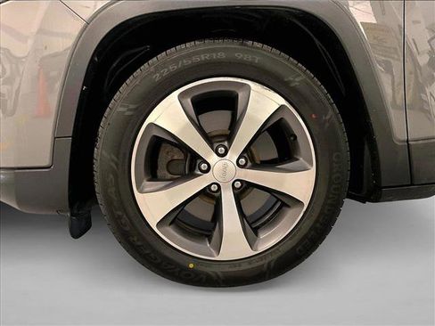 Used 2020 Jeep Cherokee Limited FWD image 10