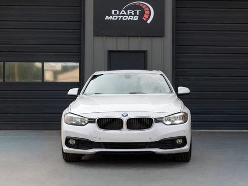 Used 2017 BMW 320i xDrive Sedan AWD/4WD image 2