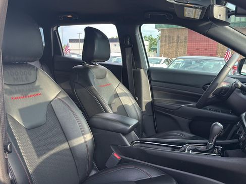 Used 2025 Jeep Compass Trailhawk AWD/4WD image 28