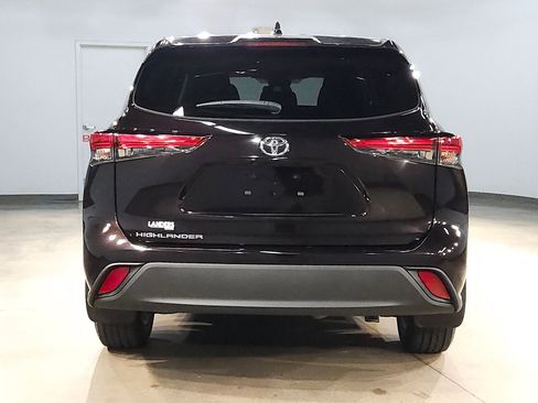 Used 2021 Toyota Highlander L FWD image 6