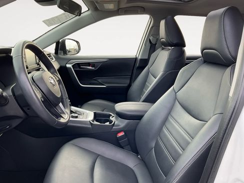 Used 2021 Toyota RAV4 XLE Premium image 10