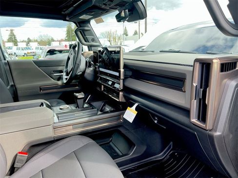 New 2025 GMC Hummer EV 2X w/ LPO, Dark Essentials Package image 22
