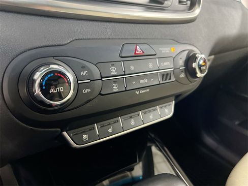 Used 2018 Kia Sorento SX image 16