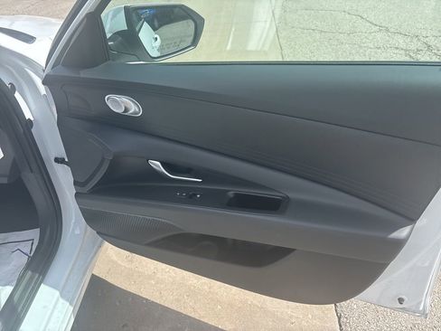 Used 2025 Hyundai Elantra Blue image 20