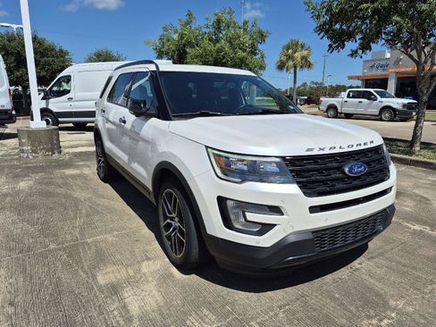 Used 2017 Ford Explorer Sport w/ Equipment Group 401A AWD/4WD image 14
