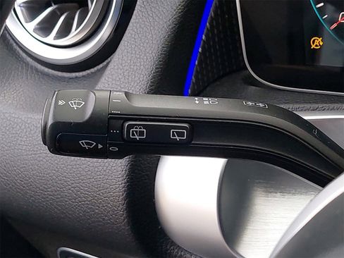 Used 2020 Mercedes-Benz GLB 250 GLB 250 image 21