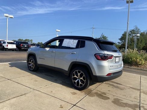Used 2025 Jeep Compass Limited AWD/4WD image 7
