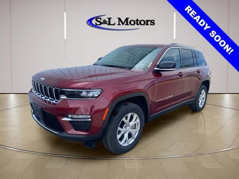 Used 2023 Jeep Grand Cherokee Limited AWD/4WD image 3